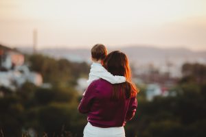 Blog mama e hijo al atardecer
